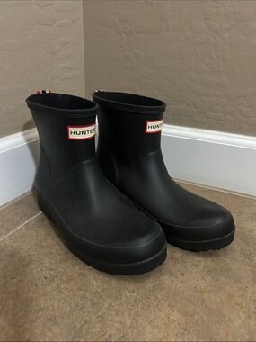 Hunter Matte Black Short Rain Boots with Red Logo